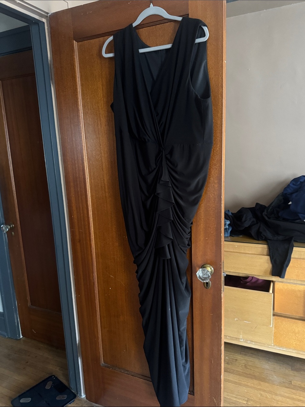 Betsy & Adam Black Sleeveless Ruched Maxi Dress with Front Twist